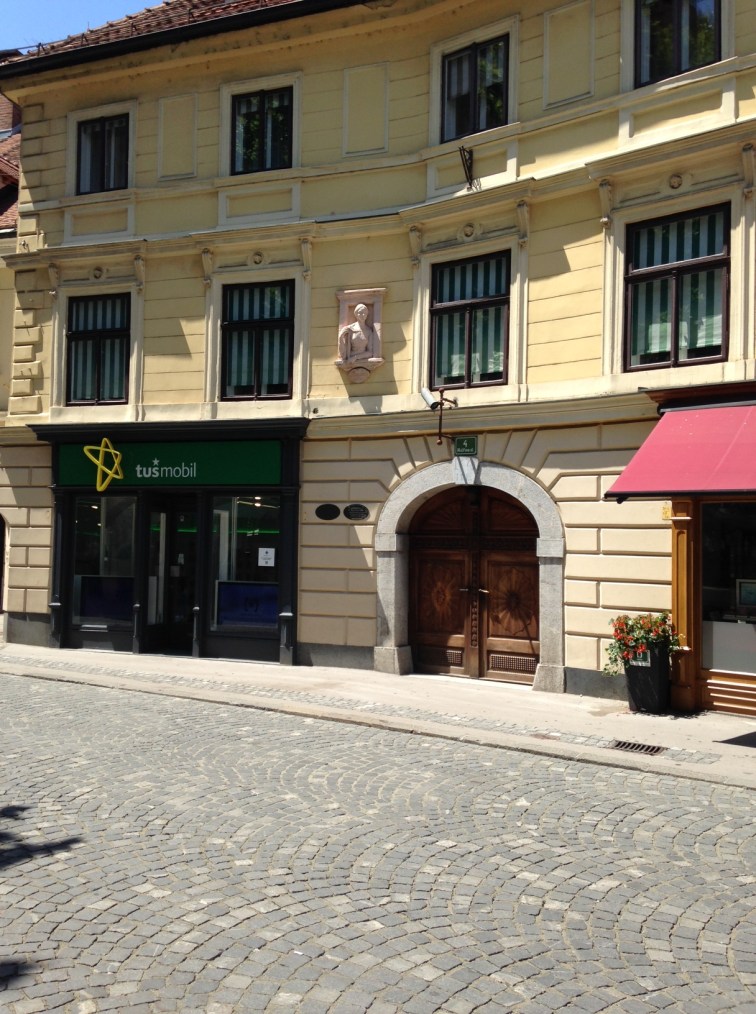 Julia peering out from the wall at her poet (which I somehow did not take a photo of).
